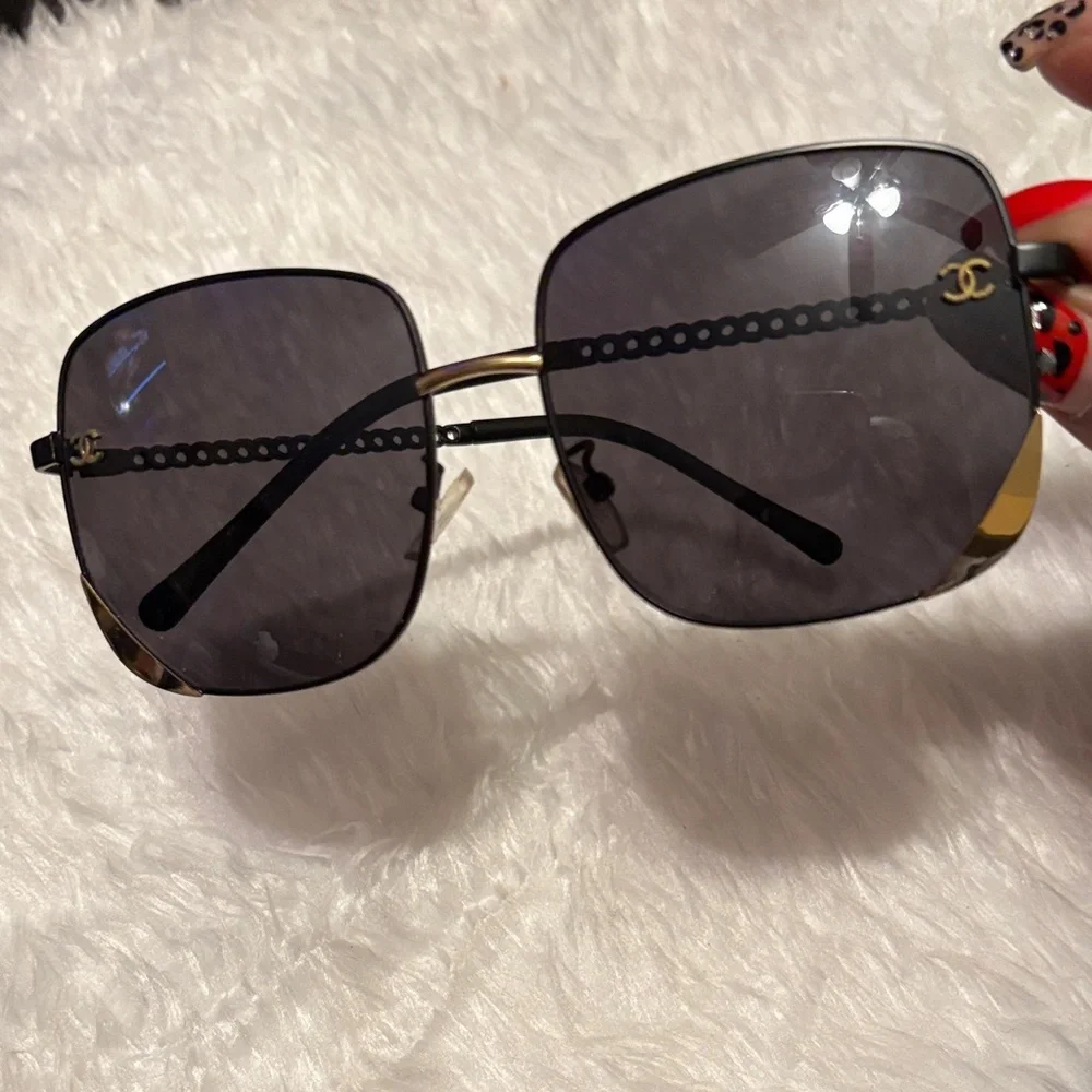 Chic fashion Black and Gold Sunglasses